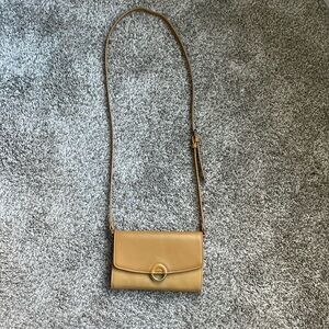Universal thread crossbody purse